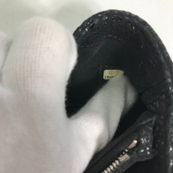 CHANEL Black Pouch - Picture 10 of 10